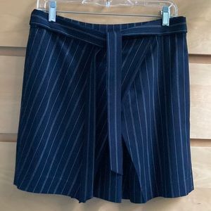 Banana republic pinstriped skirt in navy, fully lined